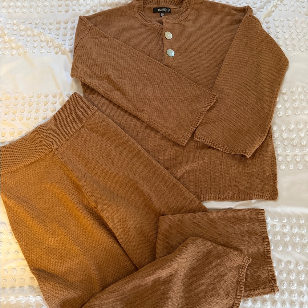 Missguided Women’s Tan Sweater Set